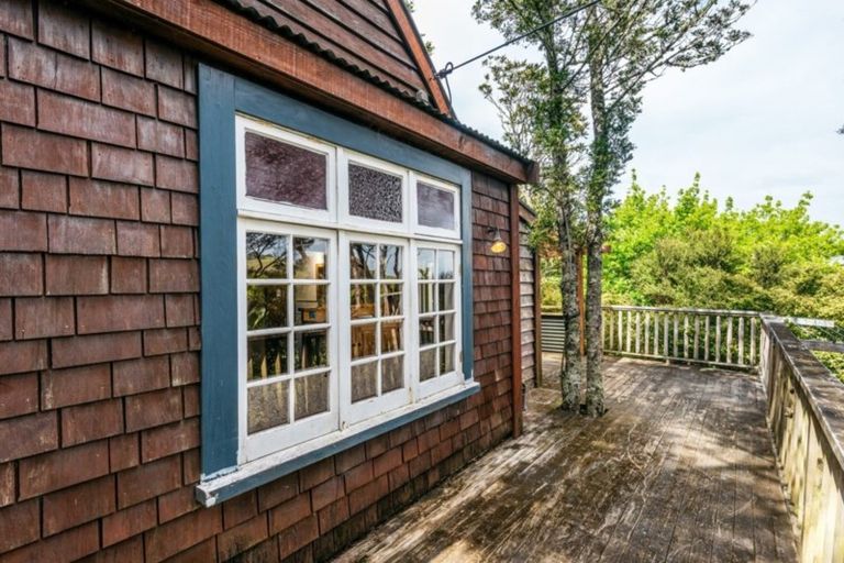 Photo of property in 35 Crescent Road East, Ostend, Waiheke Island, 1081