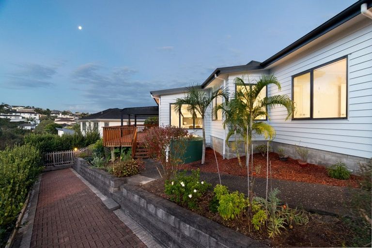 Photo of property in 43 Hornbill Drive, Fairview Heights, Auckland, 0632