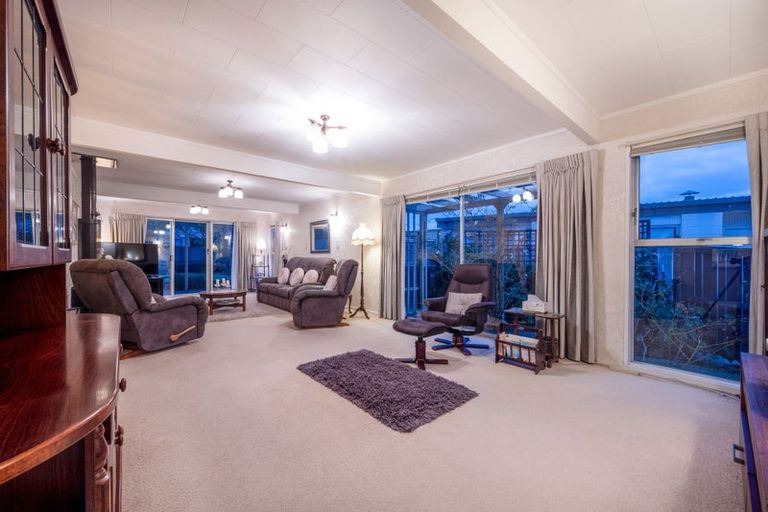 Photo of property in 10 Leewood Place, Pakuranga Heights, Auckland, 2010