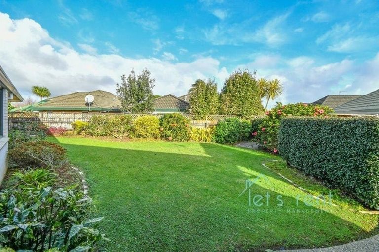 Photo of property in 2 Pat O'connor Place, Manurewa, Auckland, 2105