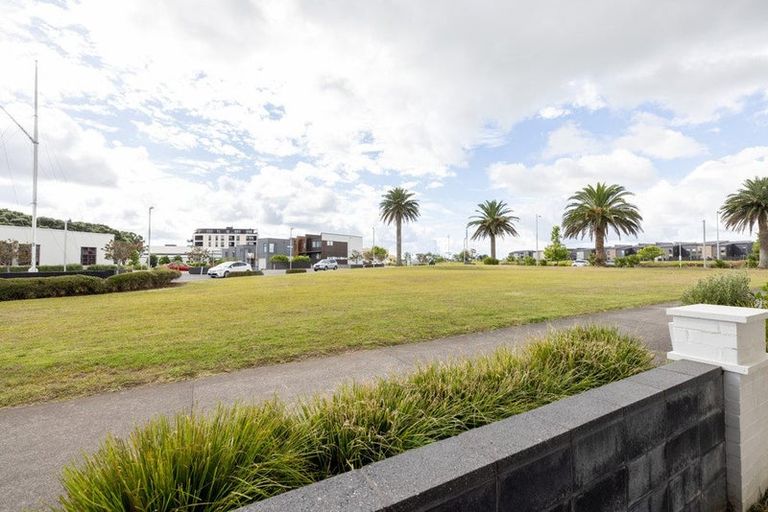 Photo of property in 10 Alexander Willis Crescent, Hobsonville, Auckland, 0616