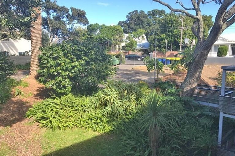 Photo of property in 3/73 Princes Street, Northcote Point, Auckland, 0627