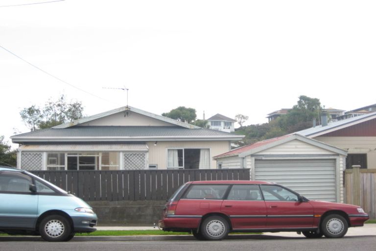 Photo of property in 1/6 Hoyle Place, New Plymouth, 4310