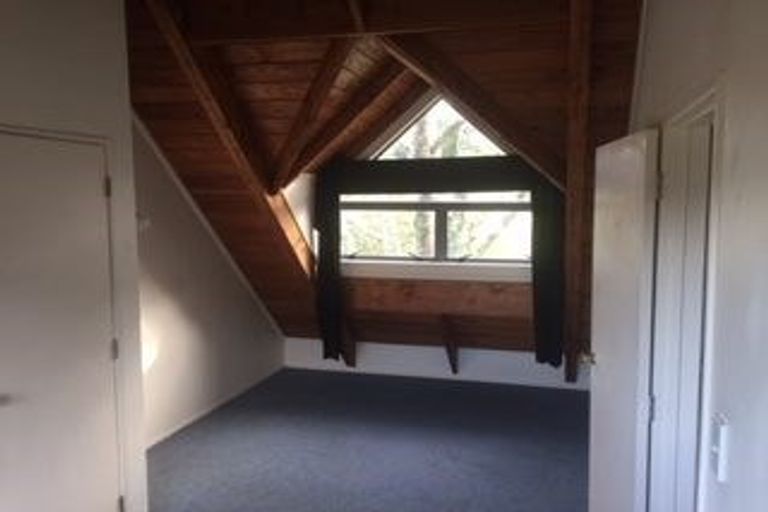 Photo of property in 1/22 Valecrest Place, Bayview, Auckland, 0629