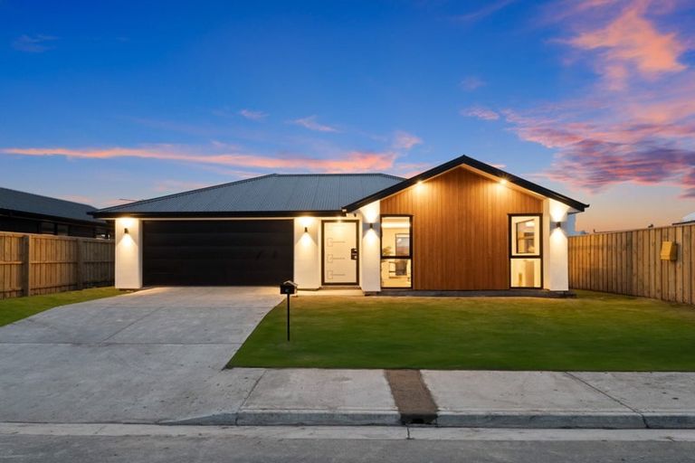 Photo of property in 41 Mehrtens Crescent, Woodend, 7691