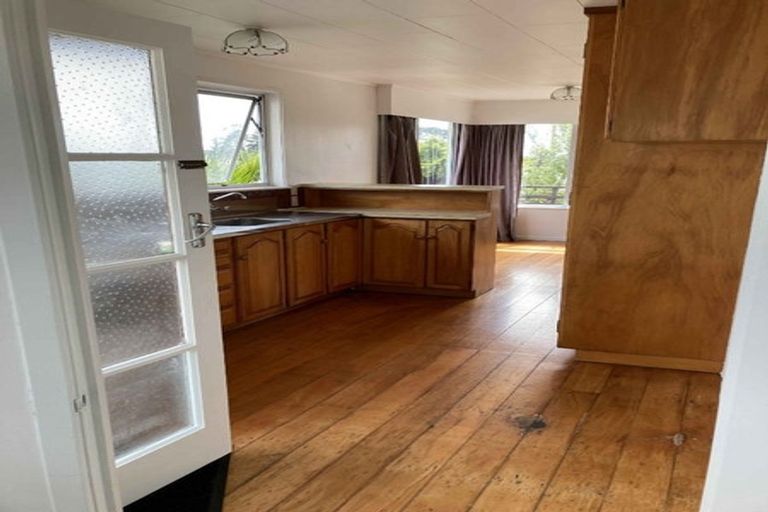 Photo of property in 111 Farquhar Road, Glendene, Auckland, 0602