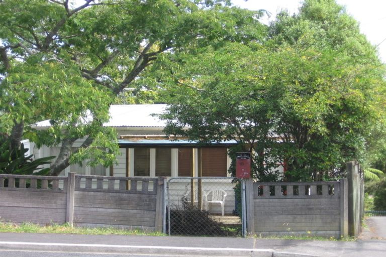 Photo of property in 2/10 Cresta Avenue, Beach Haven, Auckland, 0626