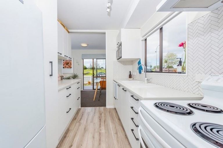 Photo of property in 194 Waitemata Drive, Ranui, Auckland, 0612