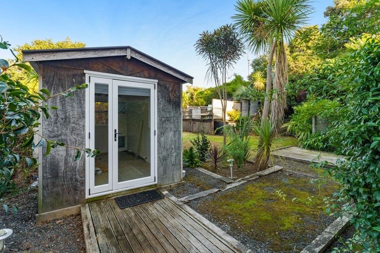 Photo of property in 18 Island View Terrace, Waikanae Beach, Waikanae, 5036