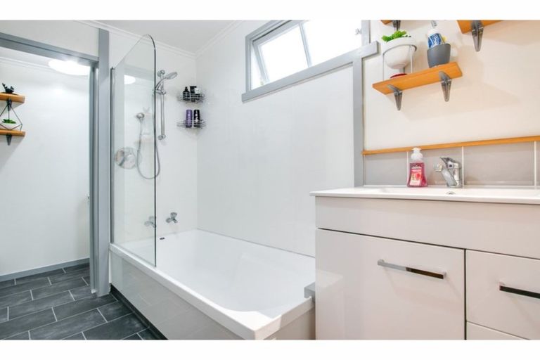 Photo of property in 85 Milton Road, Bluff Hill, Napier, 4110