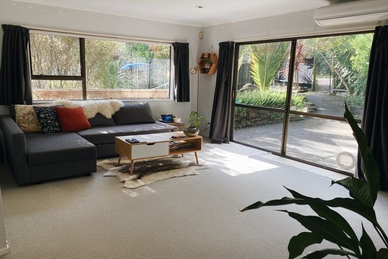 Photo of property in 1/2 Hobby Avenue, Birkdale, Auckland, 0626