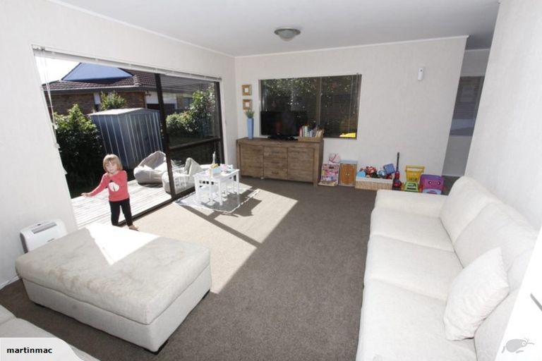 Photo of property in 1/79 Aberfeldy Avenue, Highland Park, Auckland, 2010