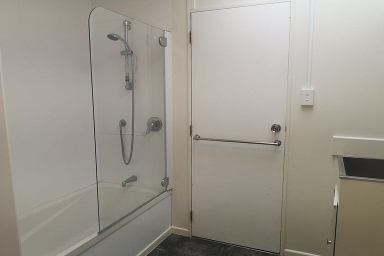 Photo of property in 64a Baylands Drive, Newlands, Wellington, 6037