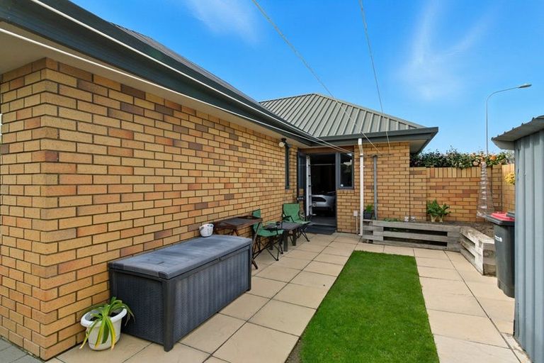 Photo of property in 1/5 Jadewynn Place, Halswell, Christchurch, 8025