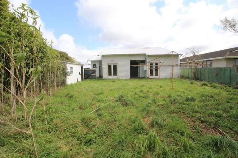 Photo of property in 32 Ross Street, Woodville, 4920