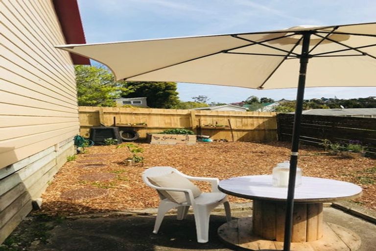 Photo of property in 109 Woodglen Road, Glen Eden, Auckland, 0602