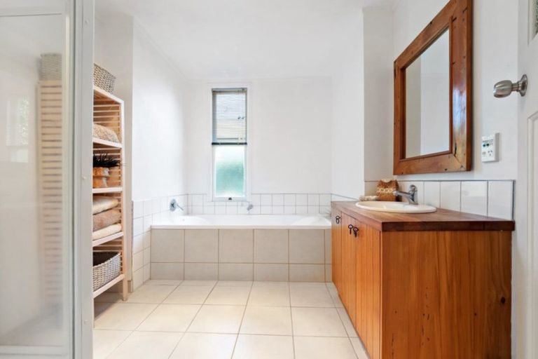 Photo of property in 95 Queen Street, Waiuku, 2123