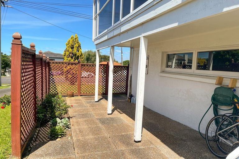 Photo of property in 1/3 Onepoto Road, Hauraki, Auckland, 0622