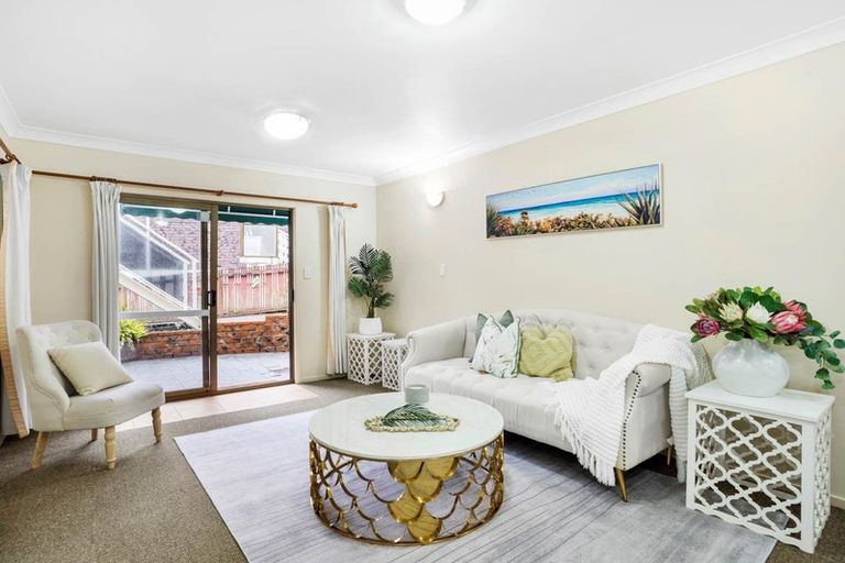 Photo of property in 3 Lewisham Street, Highland Park, Auckland, 2010