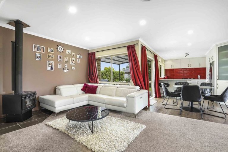 Photo of property in 6 Holly Place, Rototuna North, Hamilton, 3210