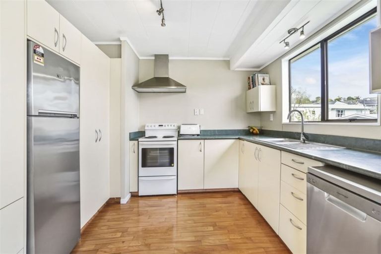 Photo of property in 16 Knightsbridge Place, Dinsdale, Hamilton, 3204