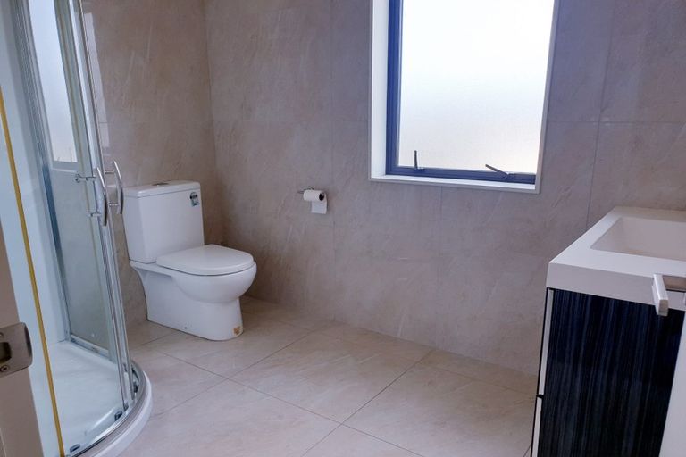 Photo of property in 24 Mantra Road, Massey, Auckland, 0614