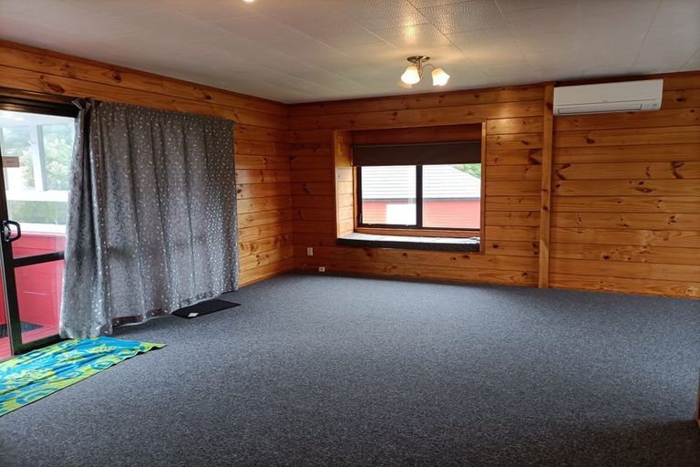 Photo of property in 305 Maungaraki Road, Maungaraki, Lower Hutt, 5010