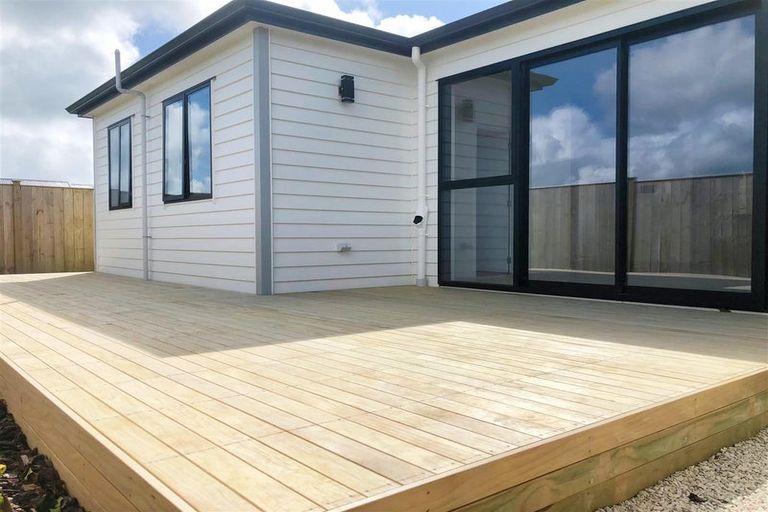 Photo of property in 19 Kaapehu Street, Karaka, 2578