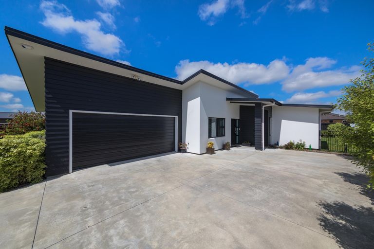Photo of property in 5 Levi Place, Kelvin Grove, Palmerston North, 4414