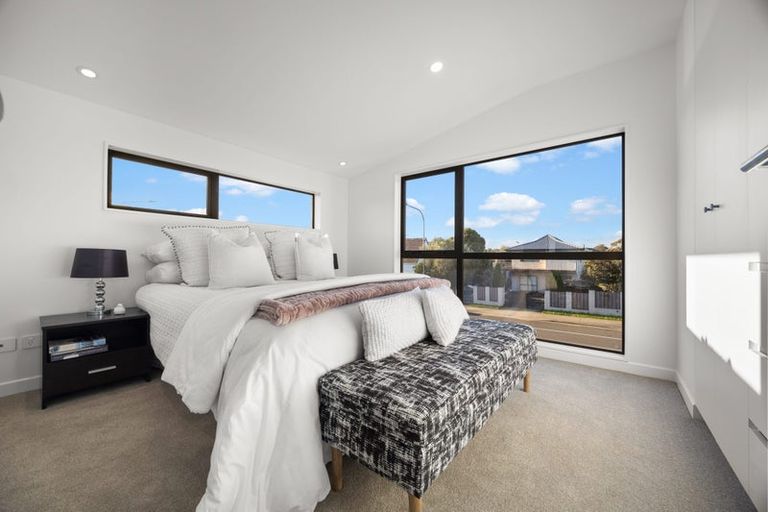 Photo of property in 1/31 Akoranga Drive, Northcote, Auckland, 0627