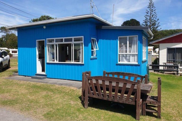 Photo of property in 11 Second Avenue, Urenui, 4377
