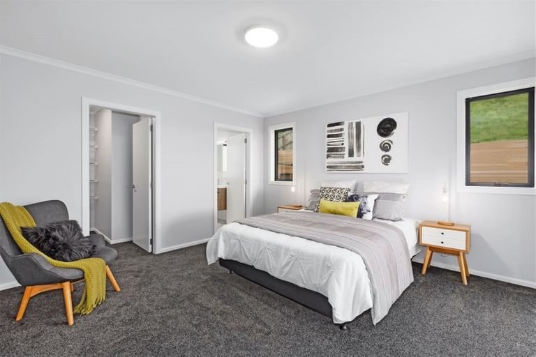 Photo of property in 8 Canary Way, Whitby, Porirua, 5024