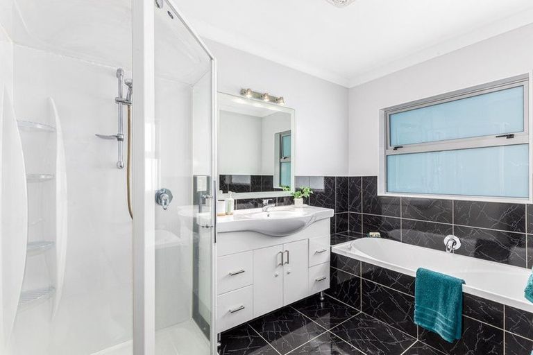 Photo of property in 38 Tongariro Drive, Aotea, Porirua, 5024