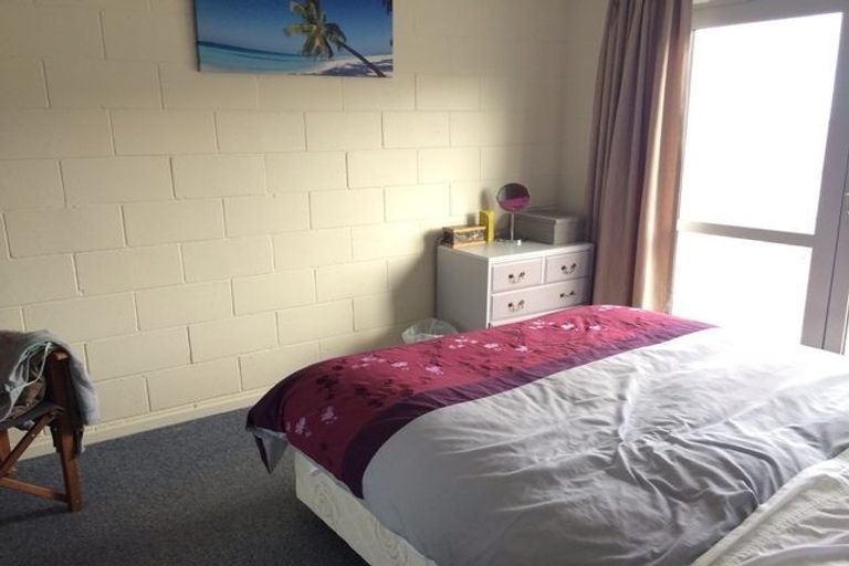 Photo of property in 2/222 The Esplanade, Island Bay, Wellington, 6023