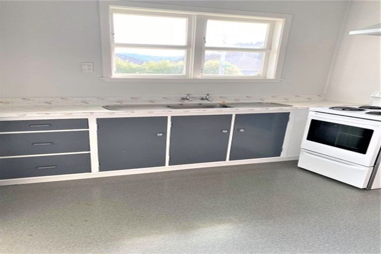 Photo of property in 12/11 Glen Alice Grove, Naenae, Lower Hutt, 5011