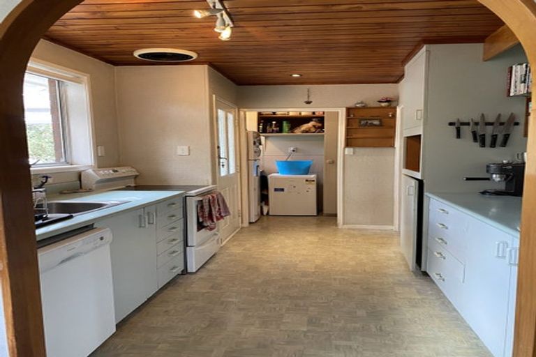 Photo of property in 44 Easton Park Parade, Glenfield, Auckland, 0629