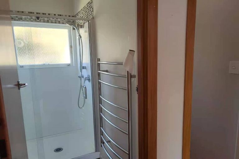 Photo of property in 17 Catalina Crescent, Forrest Hill, Auckland, 0620