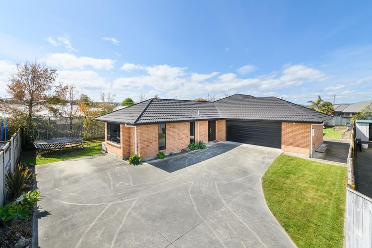 Photo of property in 23 Walnut Grove, Kelvin Grove, Palmerston North, 4414