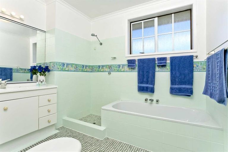 Photo of property in 2/4 Frater Avenue, Milford, Auckland, 0620