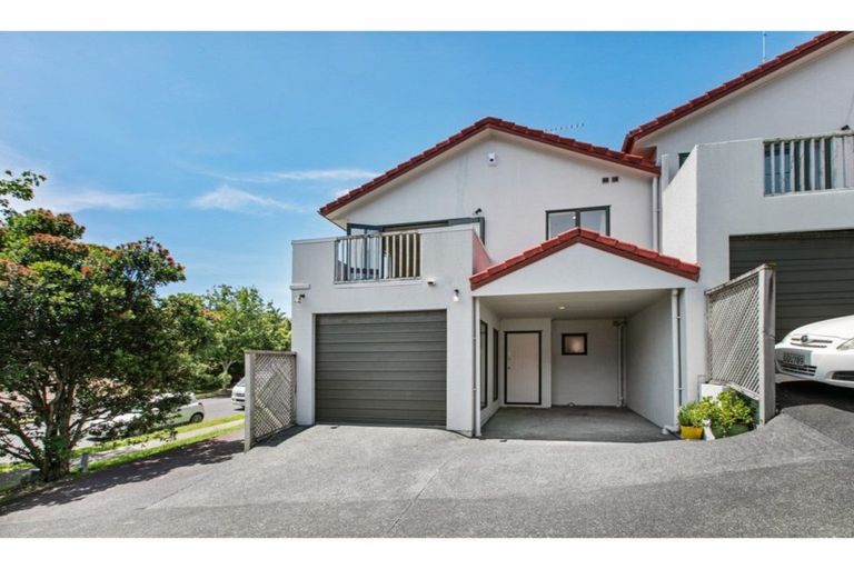 Photo of property in 9/42 Fields Parade, Oteha, Auckland, 0632
