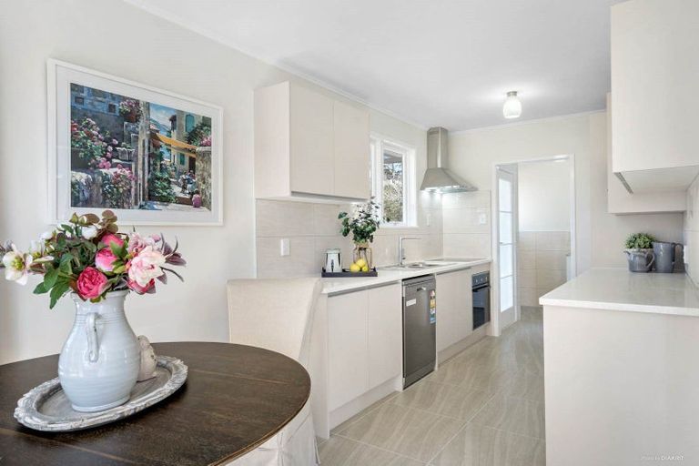 Photo of property in 70 Holly Street, Avondale, Auckland, 1026