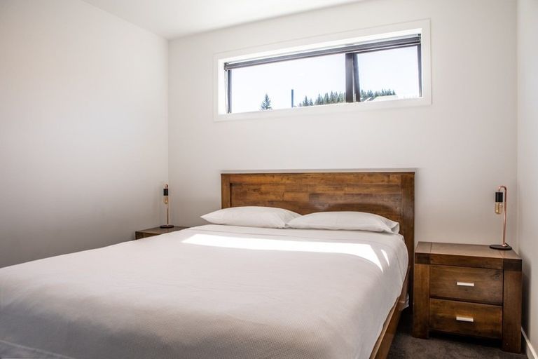 Photo of property in 31 Kirimoko Crescent, Wanaka, 9305