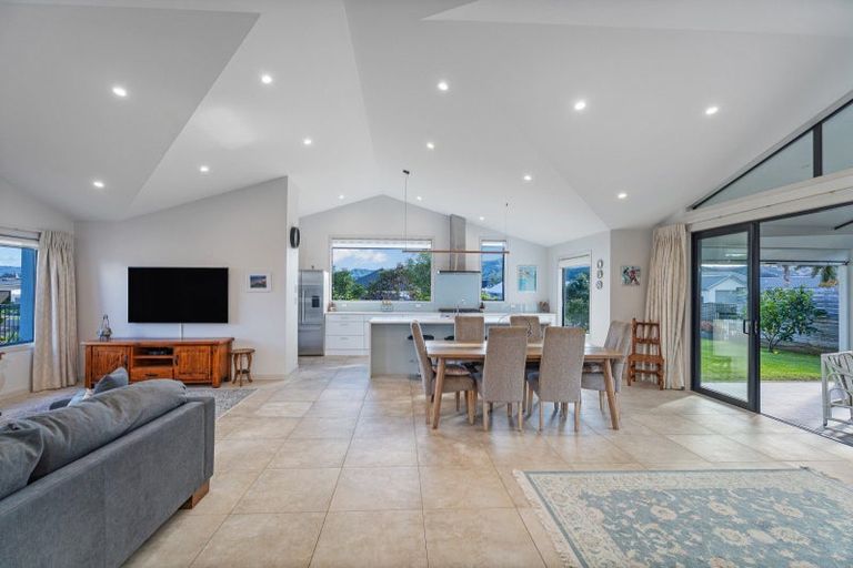 Photo of property in 1 Topping Place, Whitianga, 3510