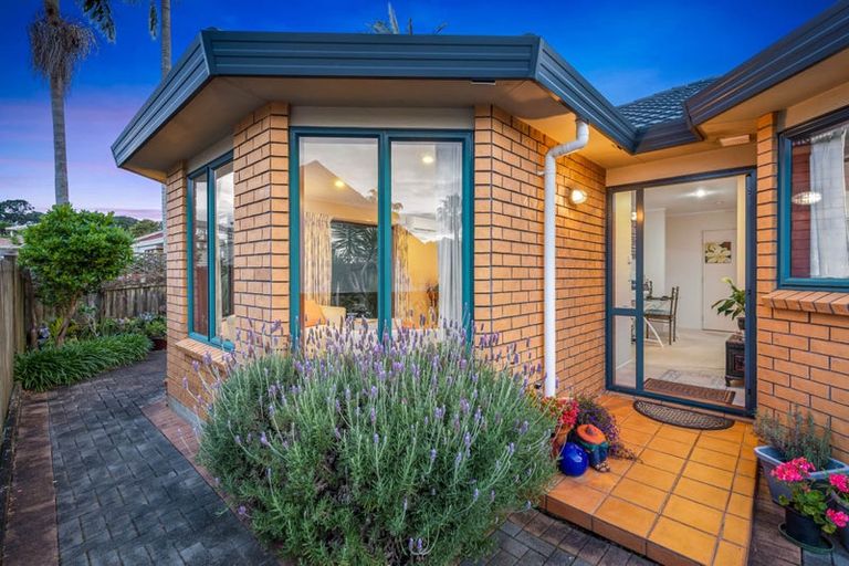 Photo of property in 19 Angel Way, Stanmore Bay, Whangaparaoa, 0932