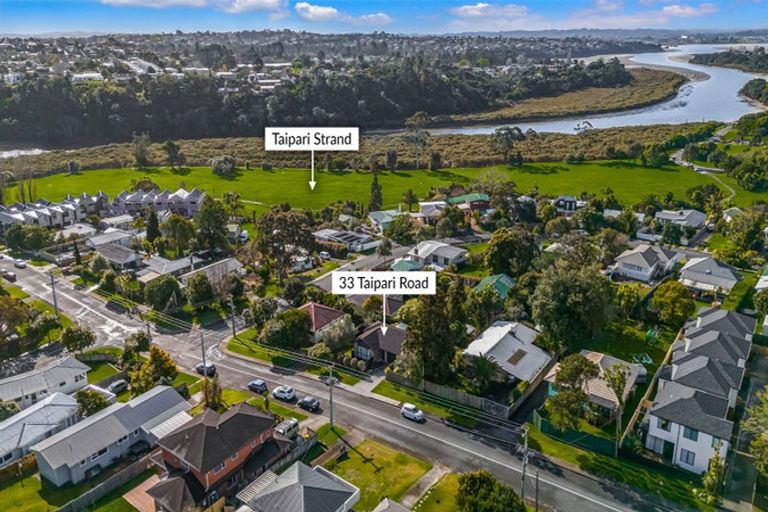 Photo of property in 33 Taipari Road, Te Atatu Peninsula, Auckland, 0610