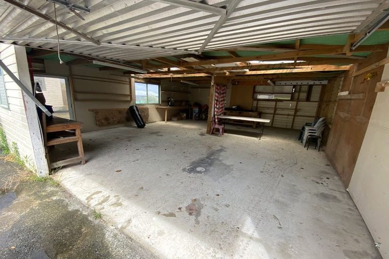 Photo of property in 40 Waimumu Road, Massey, Auckland, 0614