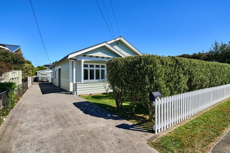 Photo of property in 22 Central Terrace, Alicetown, Lower Hutt, 5010