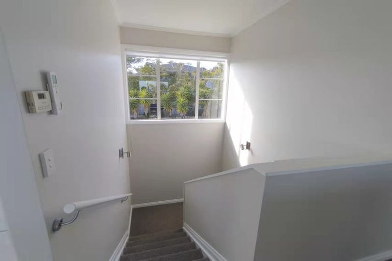Photo of property in 56 Moyrus Crescent, East Tamaki Heights, Auckland, 2016