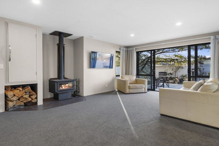 Photo of property in 1 Lowe Place, Rangiora, 7400