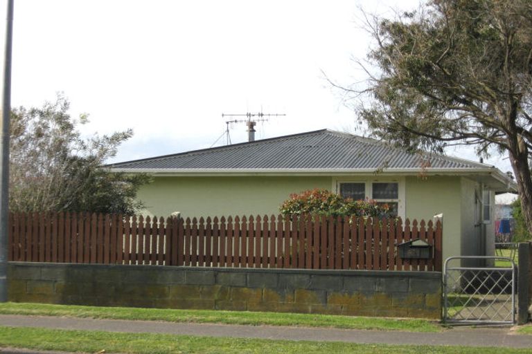 Photo of property in 24 Kotuku Street, Castlecliff, Whanganui, 4501